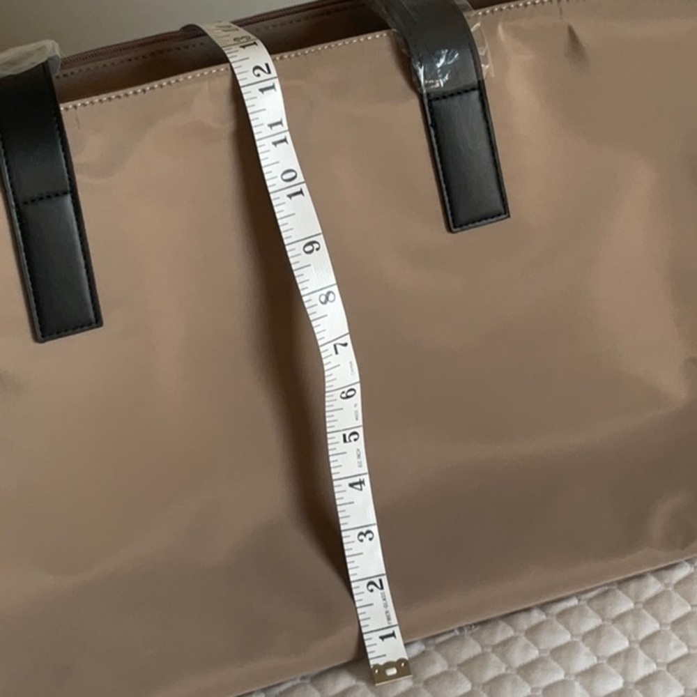 Avon Weekender Travel Bag - Picture 11 of 12